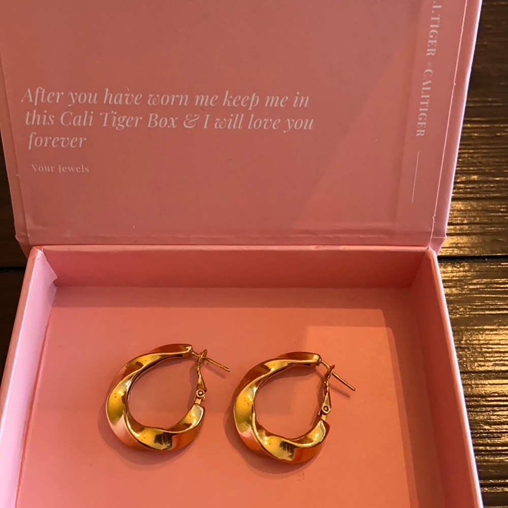 Cali tiger earring